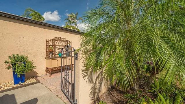 $6,000 | 5239 Myrtle Wood, Sarasota, FL 34235