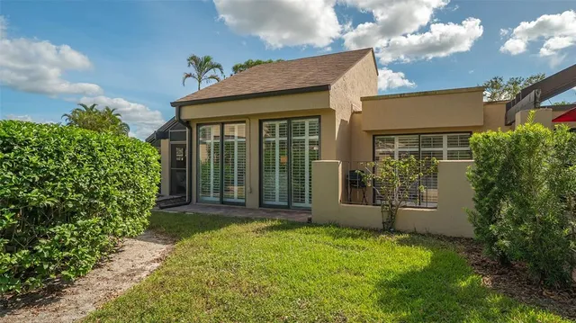 $6,000 | 5239 Myrtle Wood, Sarasota, FL 34235