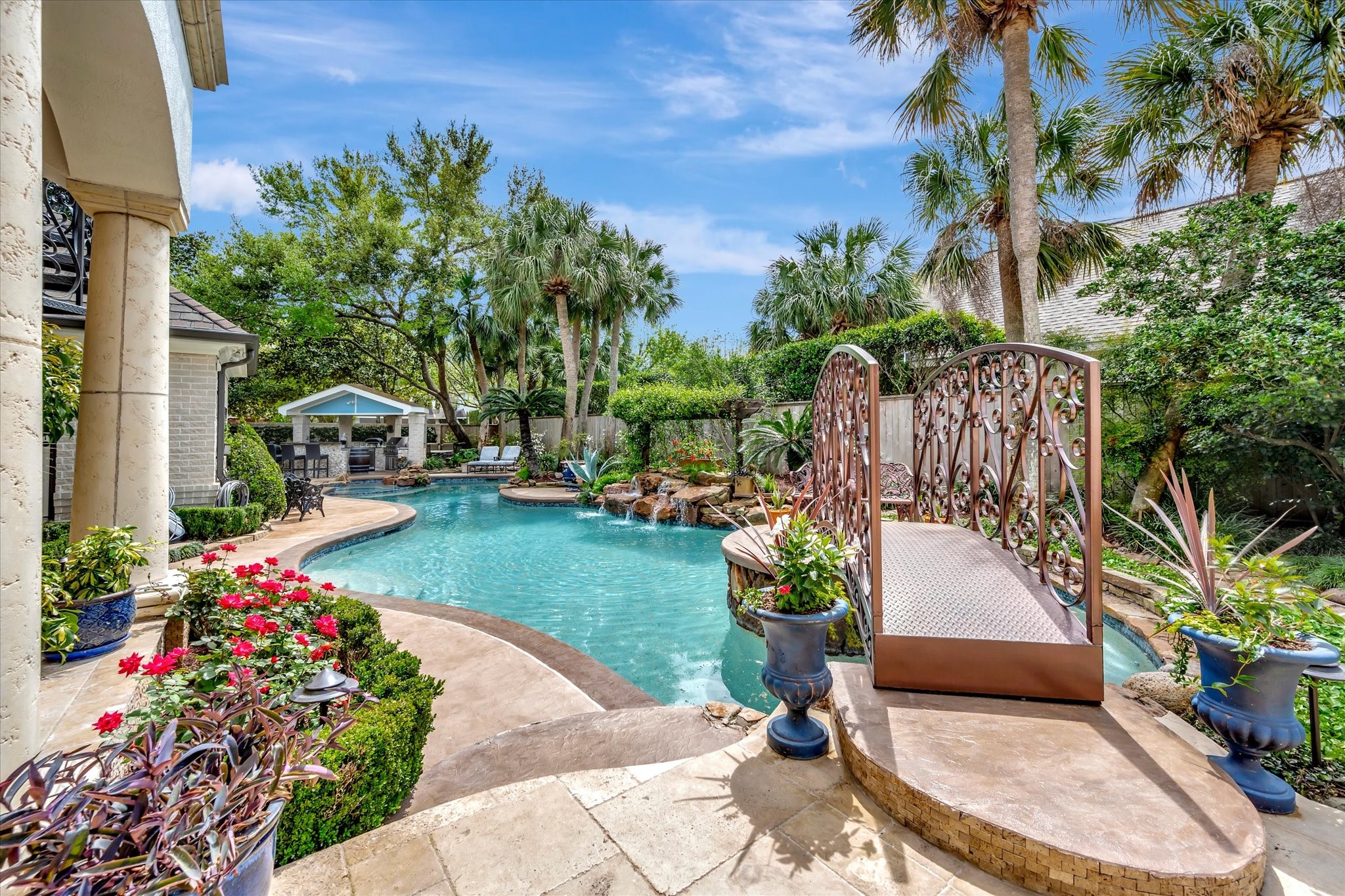 14214 Golf View Trail Houston, TX 77059 - Photo 13 of 49 a view of a backyard with potted plants and large tree