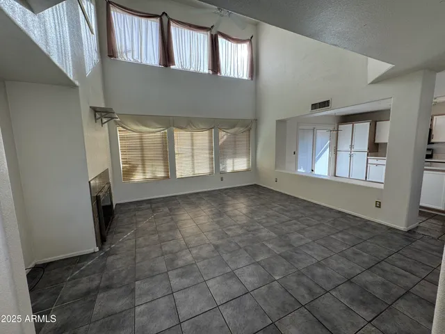 $2,800 | 955 West Cooley Drive, Gilbert, AZ 85233