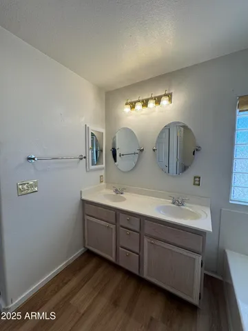 $2,800 | 955 West Cooley Drive, Gilbert, AZ 85233