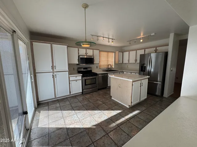 $2,800 | 955 West Cooley Drive, Gilbert, AZ 85233