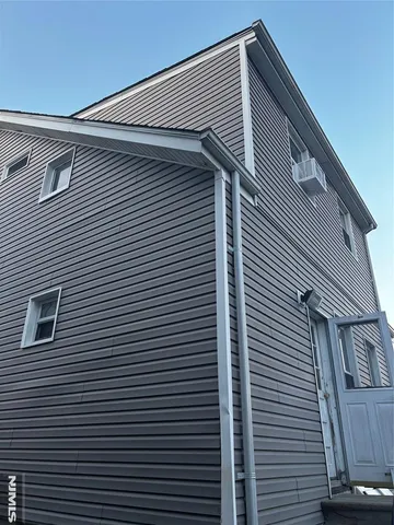 $1,800 | 70 Ridge Road, Unit 2, North Arlington, NJ 07031