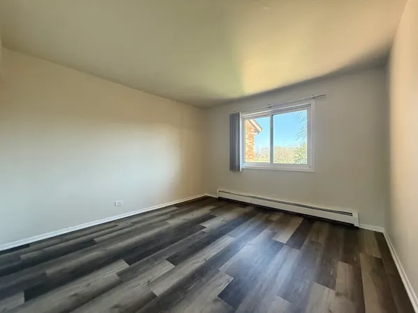 $1,800 | 7715 Woodward Avenue, Unit 3B, Woodridge, IL 60517