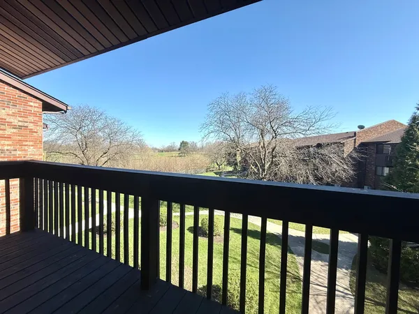 $1,800 | 7715 Woodward Avenue, Unit 3B, Woodridge, IL 60517