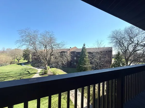 $1,800 | 7715 Woodward Avenue, Unit 3B, Woodridge, IL 60517