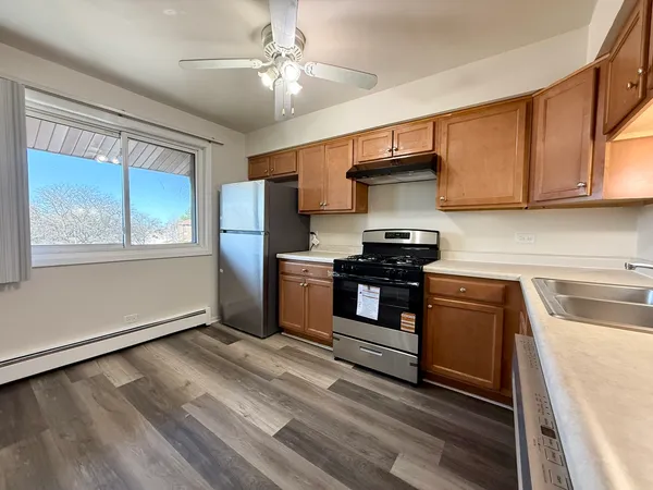 $1,800 | 7715 Woodward Avenue, Unit 3B, Woodridge, IL 60517