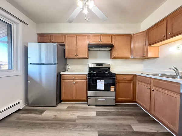 $1,800 | 7715 Woodward Avenue, Unit 3B, Woodridge, IL 60517