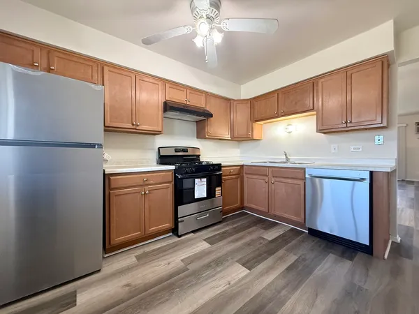 $1,800 | 7715 Woodward Avenue, Unit 3B, Woodridge, IL 60517