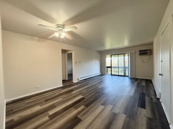 $1,800 | 7715 Woodward Avenue, Unit 3B, Woodridge, IL 60517