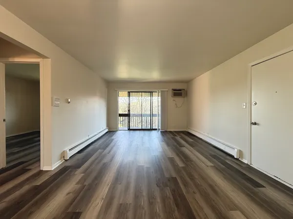 $1,800 | 7715 Woodward Avenue, Unit 3B, Woodridge, IL 60517