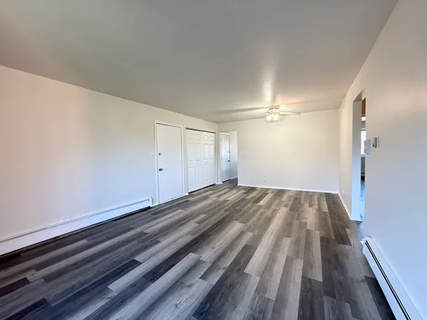 $1,800 | 7715 Woodward Avenue, Unit 3B, Woodridge, IL 60517