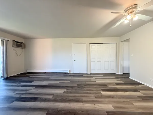 $1,800 | 7715 Woodward Avenue, Unit 3B, Woodridge, IL 60517