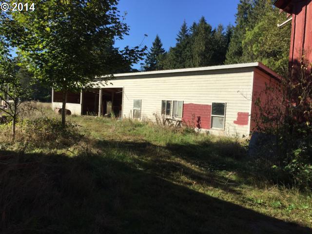 12382 South Mulino Road Canby, OR 97013 - Photo 8 of 8 a view of a house with backyard and garden