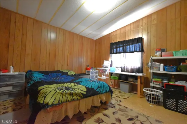 a kitchen that has a lot of cabinets in it