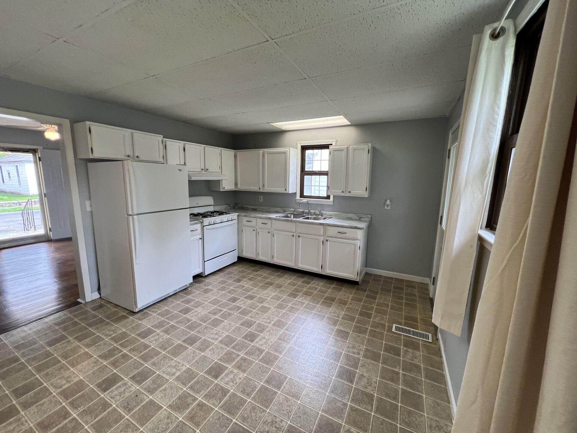 323 Park Avenue New Castle, IN 47362 - Photo 3 of 16