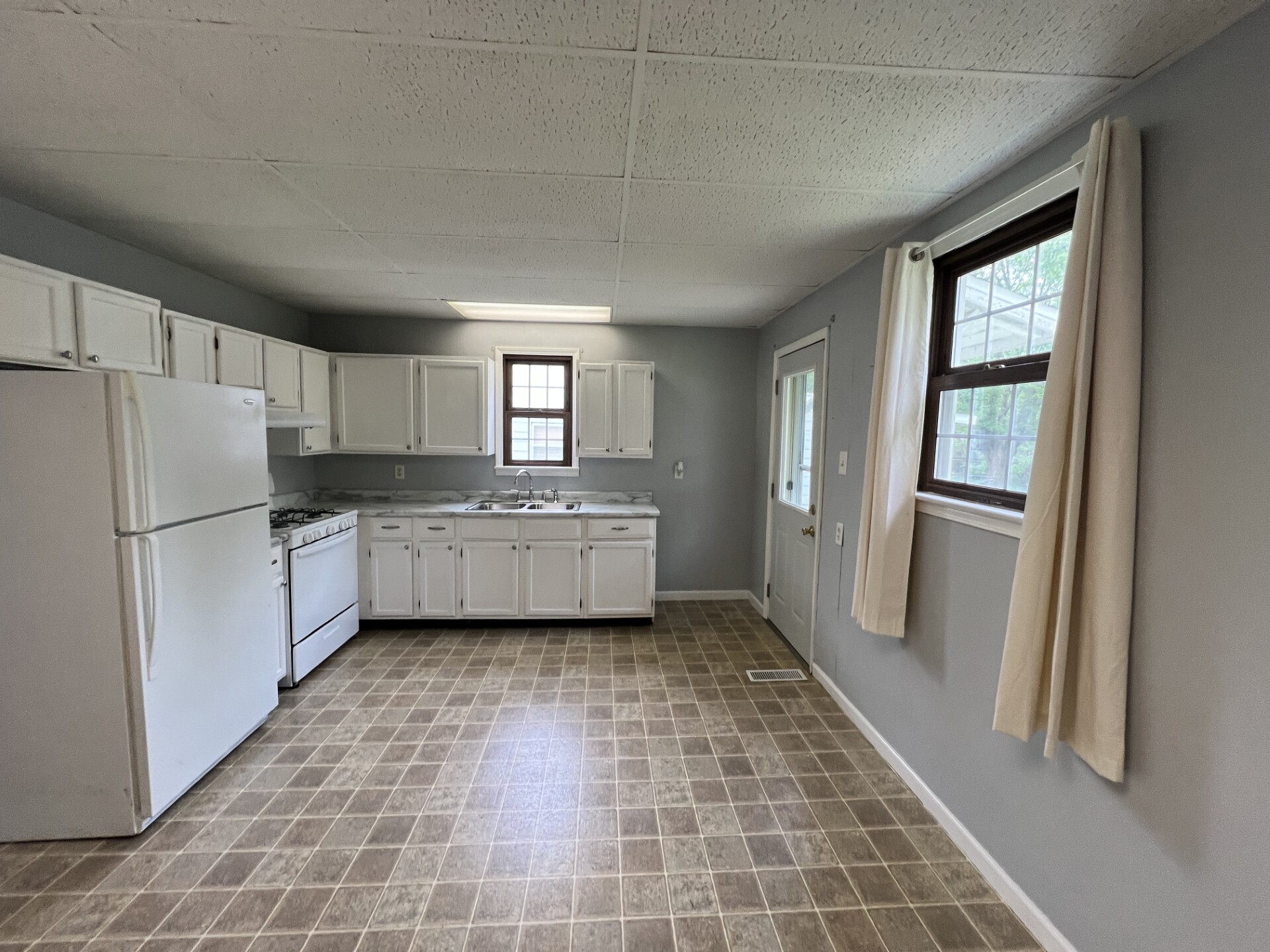 323 Park Avenue New Castle, IN 47362 - Photo 4 of 16