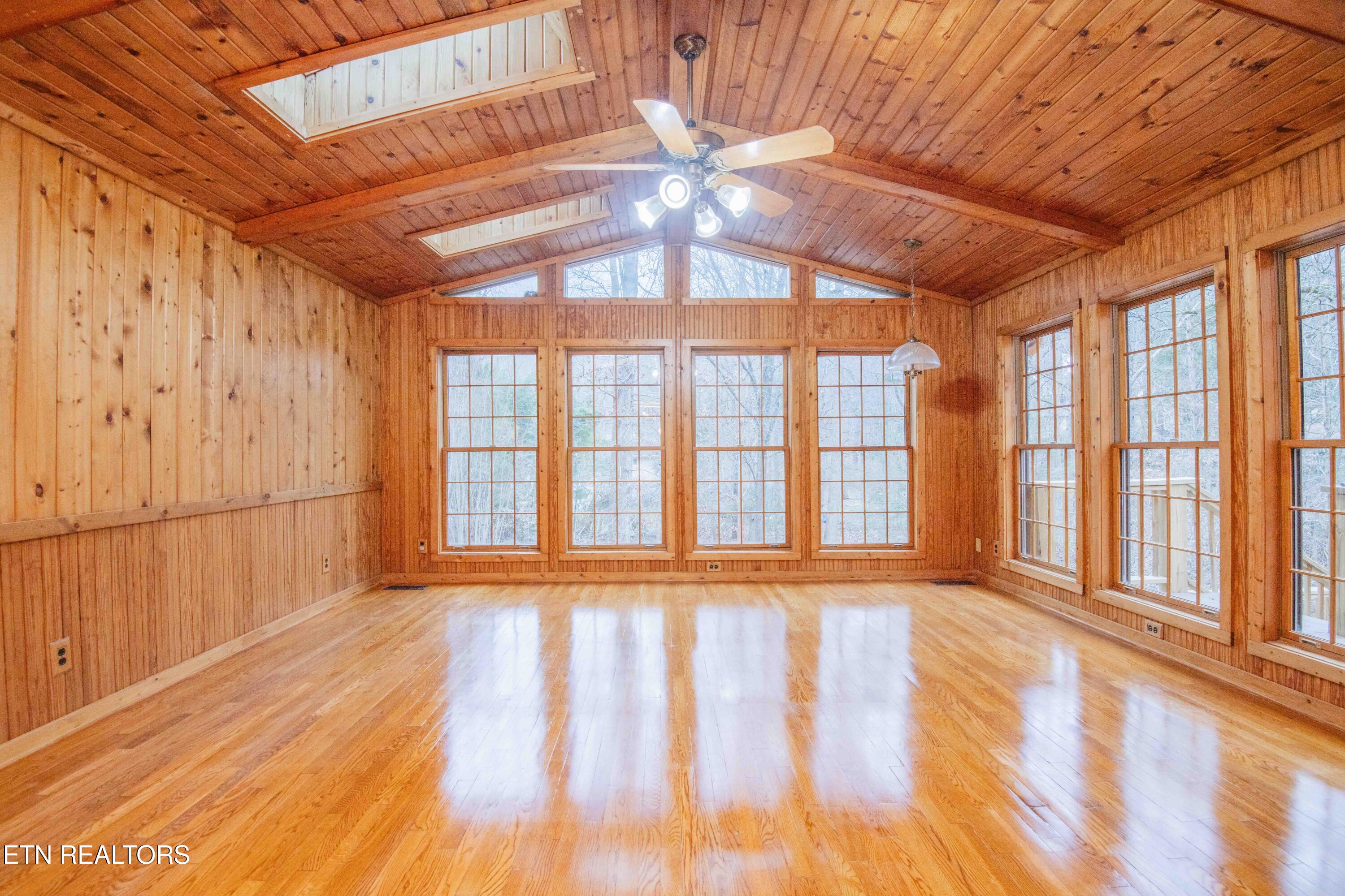 126 Claremont Road Oak Ridge, TN 37830 - Photo 17 of 46 living 3_1