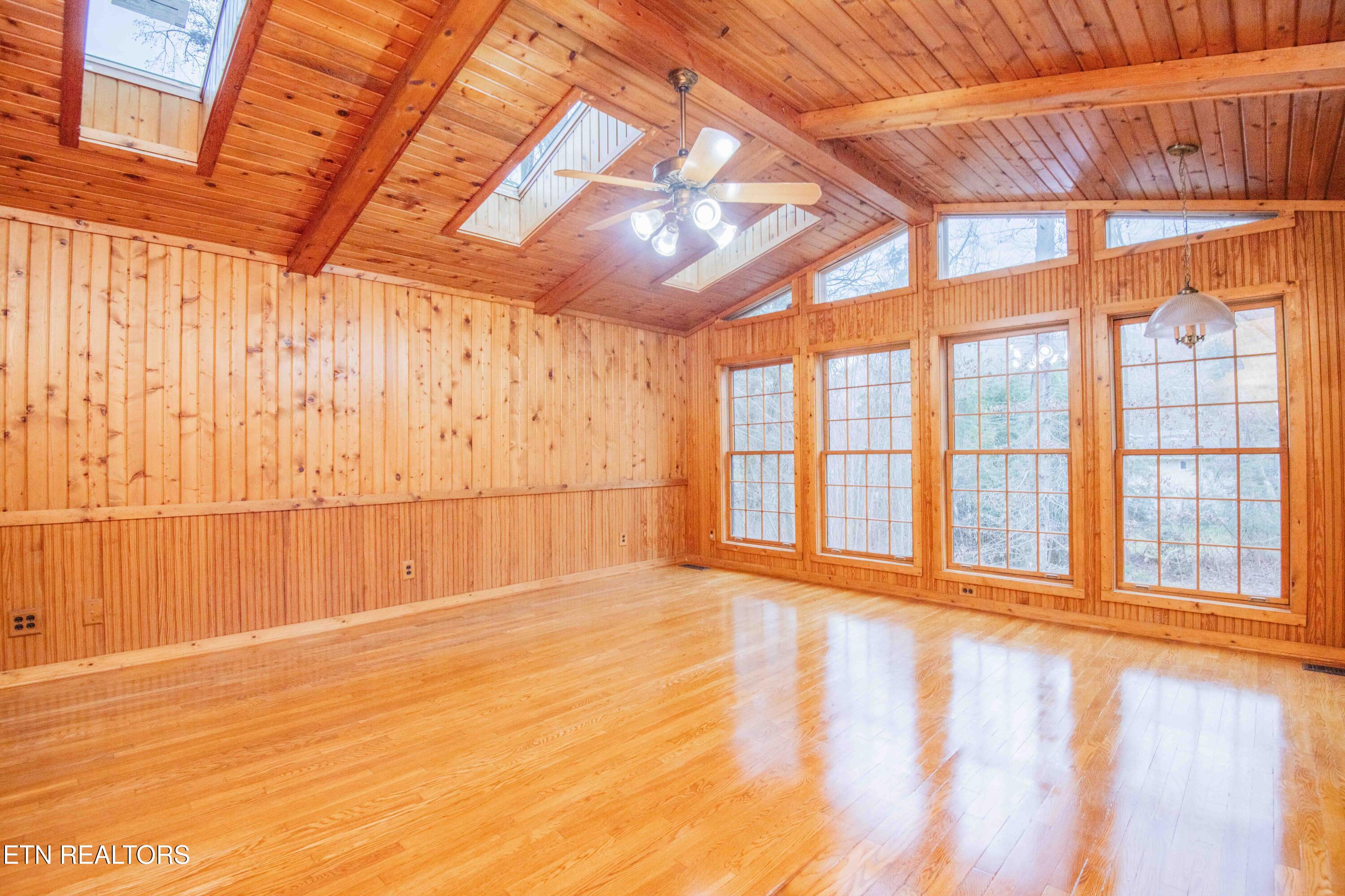 126 Claremont Road Oak Ridge, TN 37830 - Photo 18 of 46 living 2_1