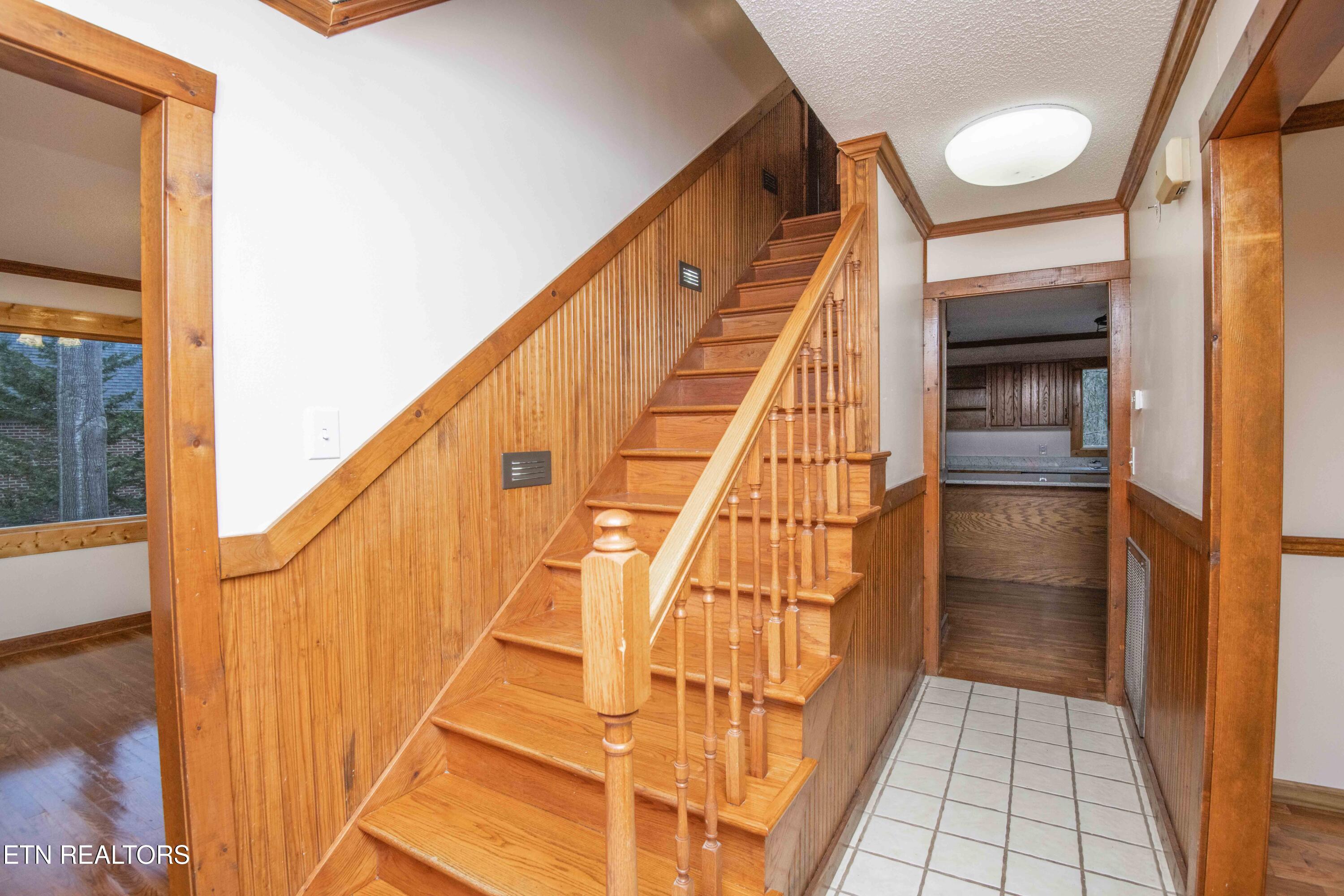 126 Claremont Road Oak Ridge, TN 37830 - Photo 7 of 46 foyer_1