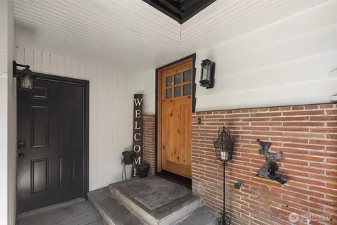 $1,048,000 | 7245 Northeast 170th Street, Kenmore, WA 98028