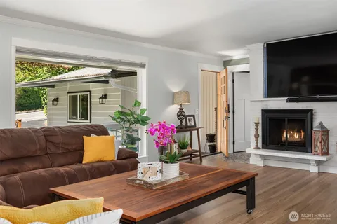 $1,048,000 | 7245 Northeast 170th Street, Kenmore, WA 98028