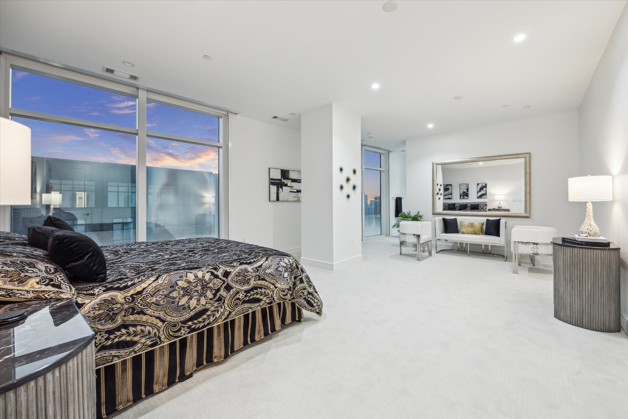 4521 San Felipe Street, Unit 23045 Houston, TX 77027 - Photo 10 of 25 Oversized primary suite has a wall of floor to ceiling windows that bring in spectacular views while flooding the room with natural light. Recently repainted and replaced carpet. There is a generous sitting area and an area for a desk. Primary bedrooms this size in a hi rise are far & few between.