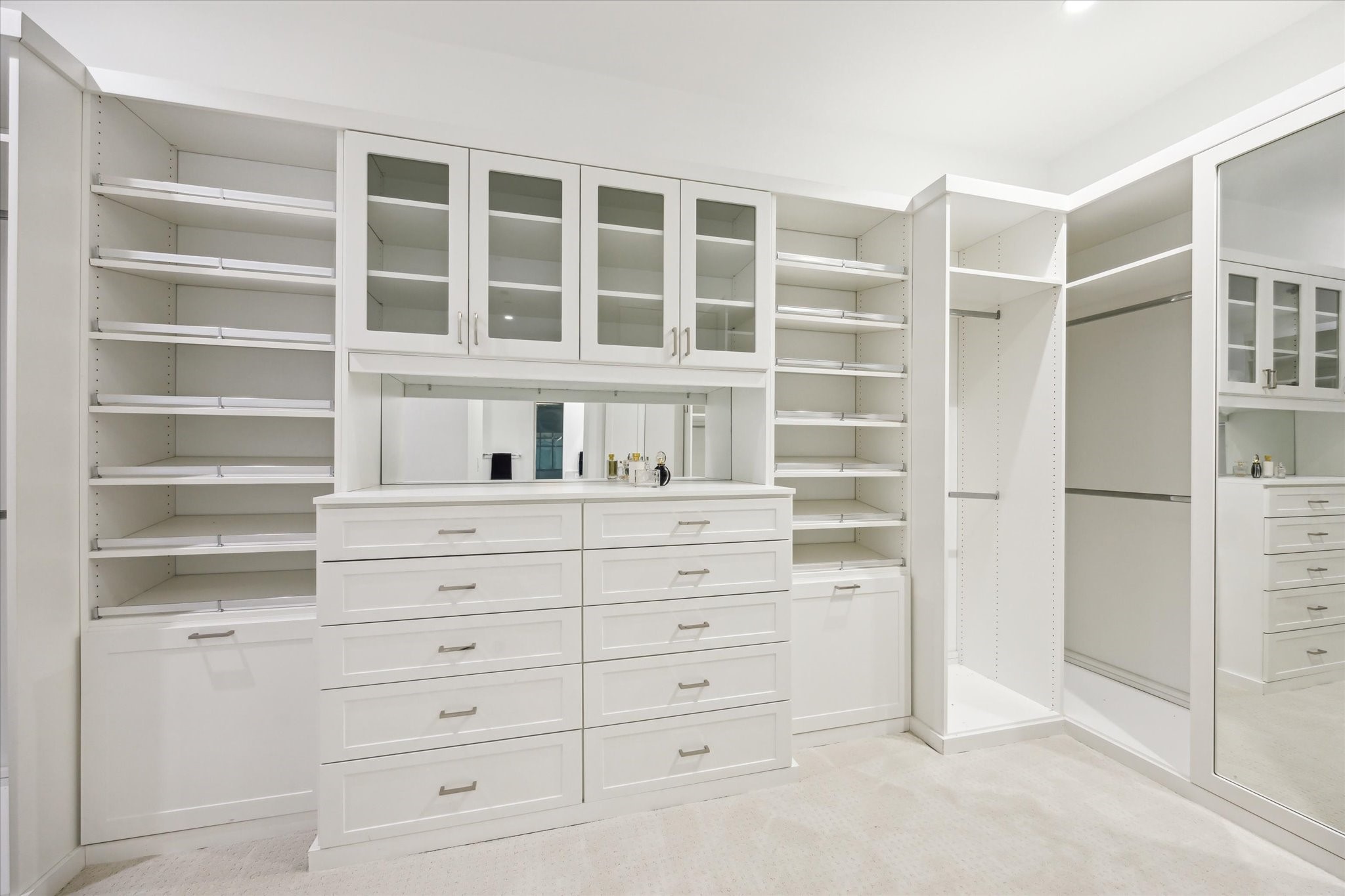 4521 San Felipe Street, Unit 23045 Houston, TX 77027 - Photo 16 of 25 Another view of the primary closet