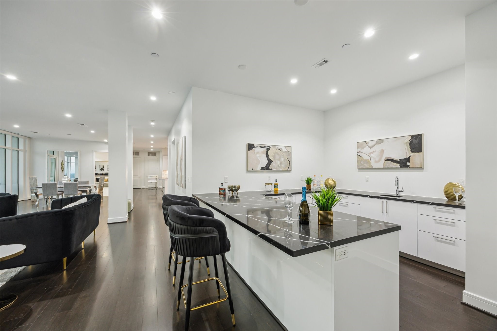 4521 San Felipe Street, Unit 23045 Houston, TX 77027 - Photo 17 of 25 Open the the family room is an oversized wet bar with black marble counter tops, Eggersmann cabinets offering tremendous additional storage.