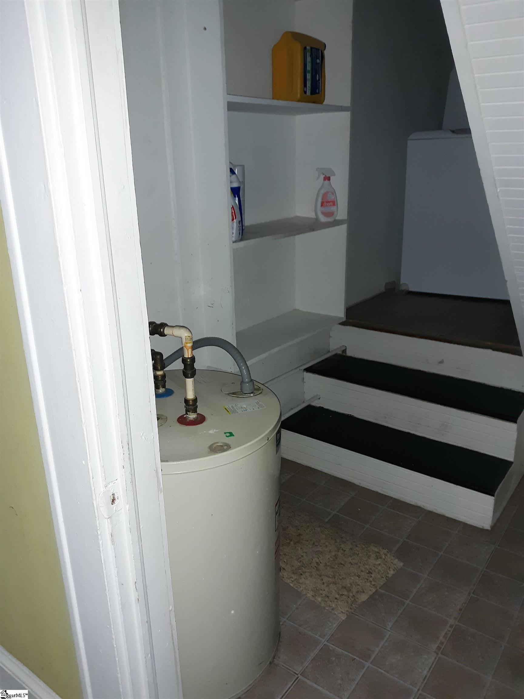 114 North Owens Street Clinton, SC 29325 - Photo 2 of 9