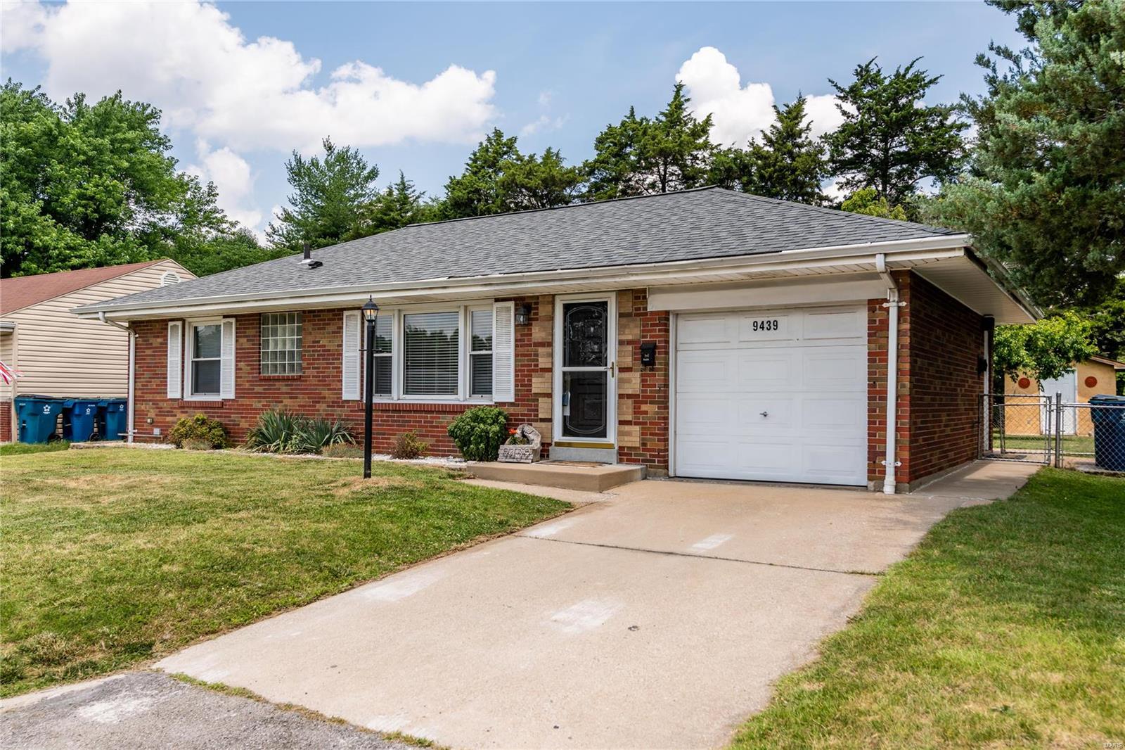 9439 Reavis Barracks Road St. Louis, MO 63123 - Photo 3 of 34