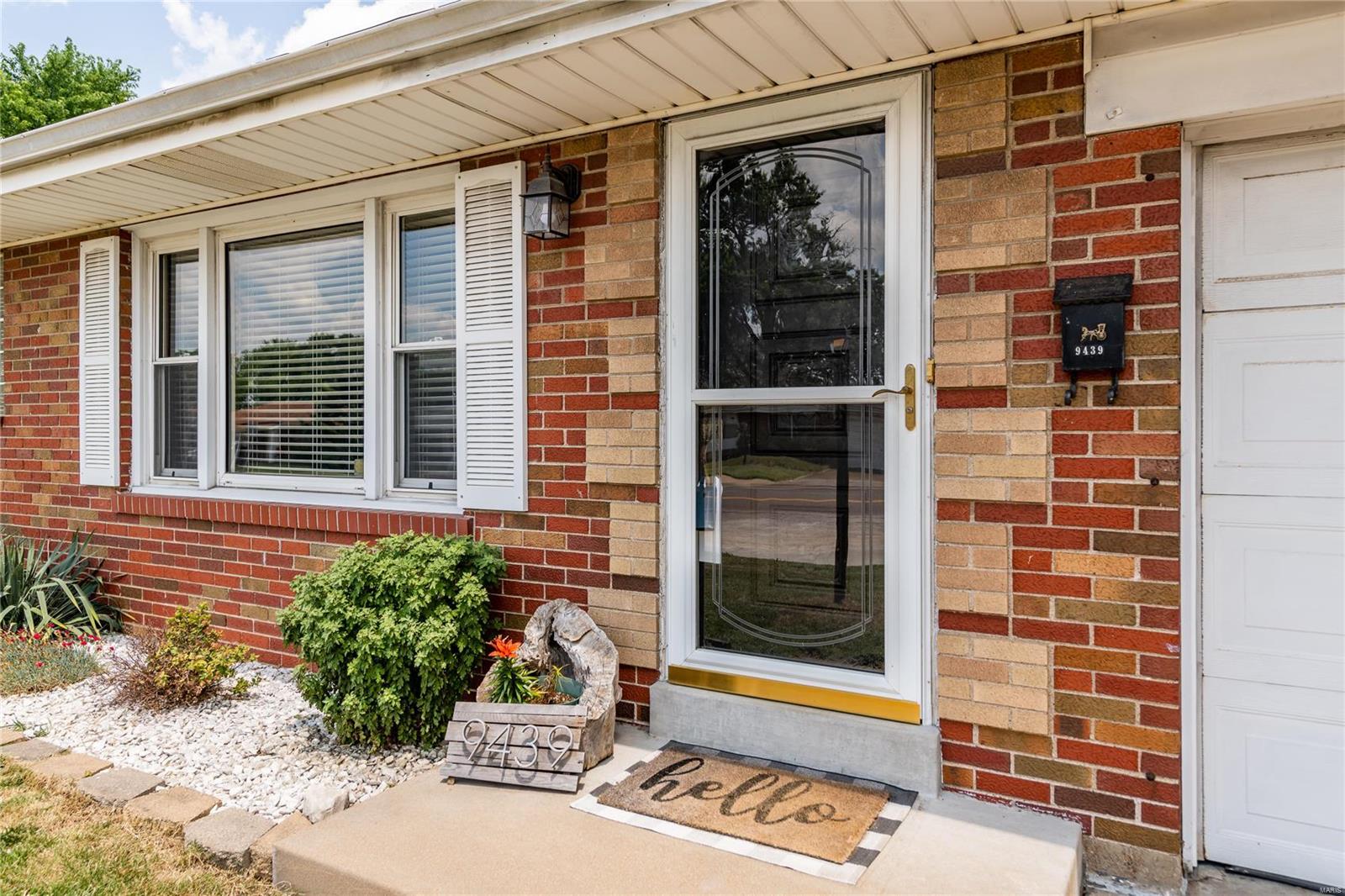9439 Reavis Barracks Road St. Louis, MO 63123 - Photo 4 of 34