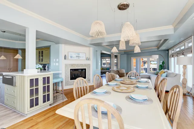 a view of a kitchen and dining room