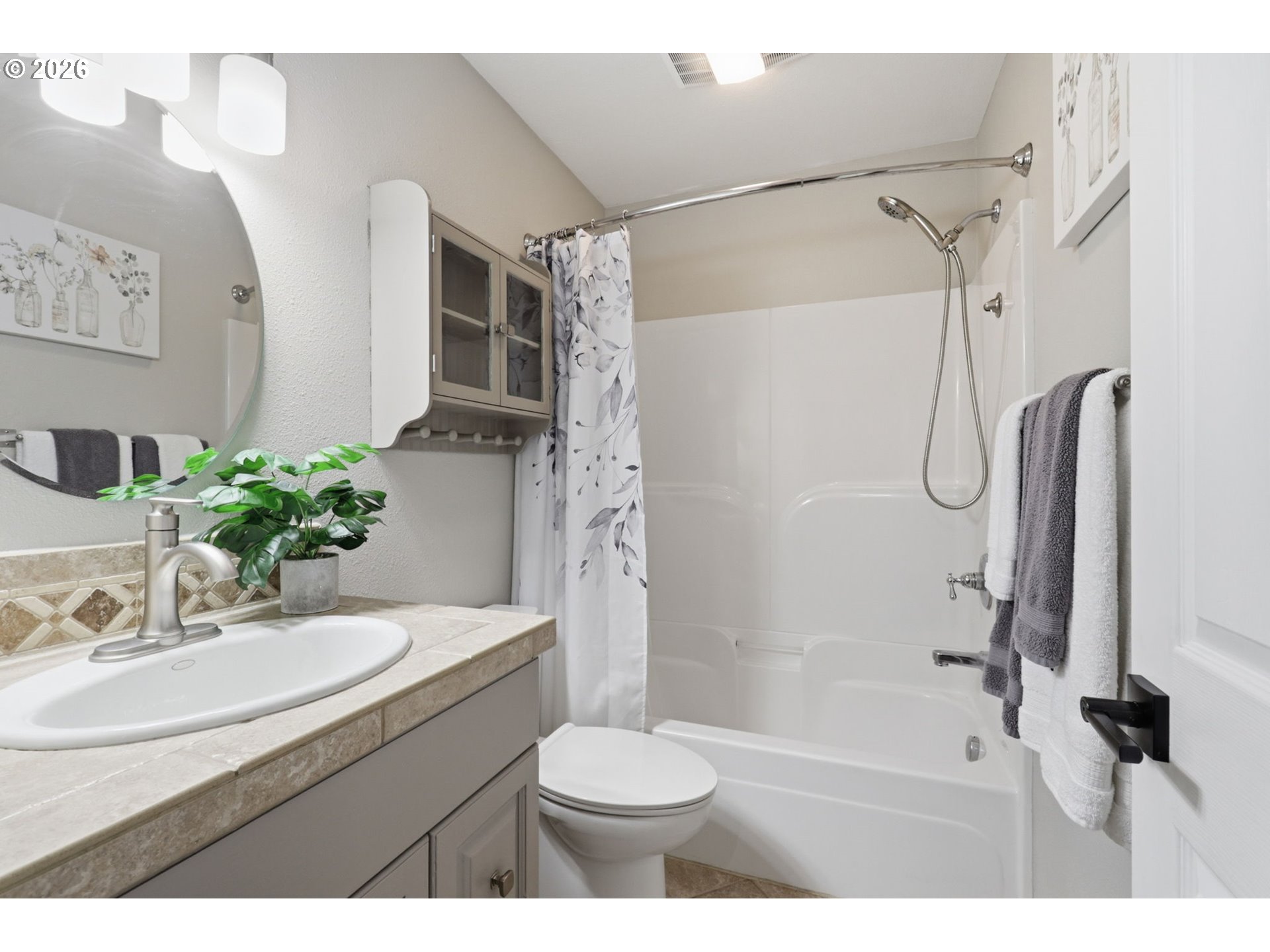 4114 Southeast Spring Street Hillsboro, OR 97123 - Photo 12 of 38 Bathroom