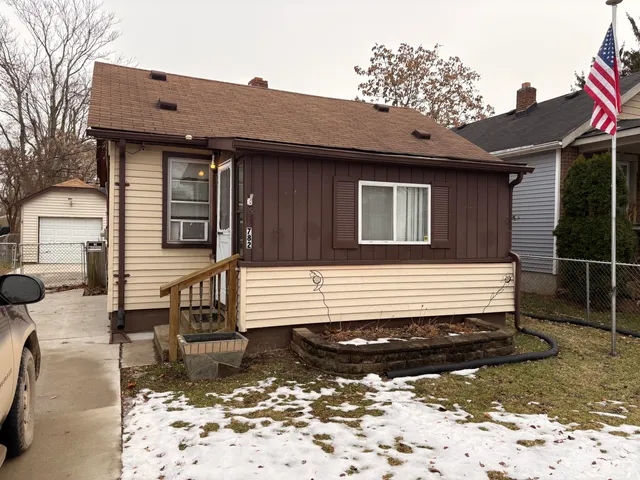 $1,400 | 782 Pensacola Avenue, Pontiac, MI 48340