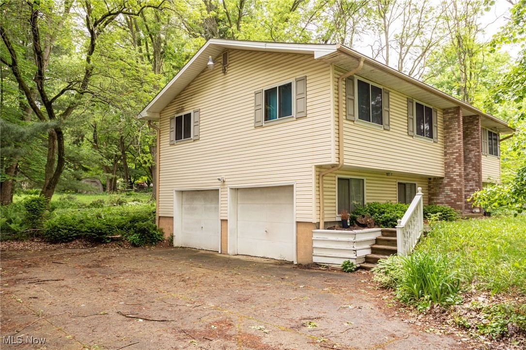 1580 South Hametown Road Akron, OH 44321 - Photo 2 of 20