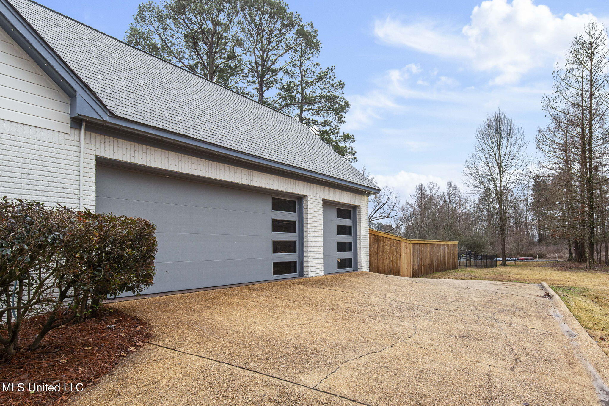 439 Ridge Circle Brandon, MS 39047 - Photo 105 of 106 ome Garage Doors 1