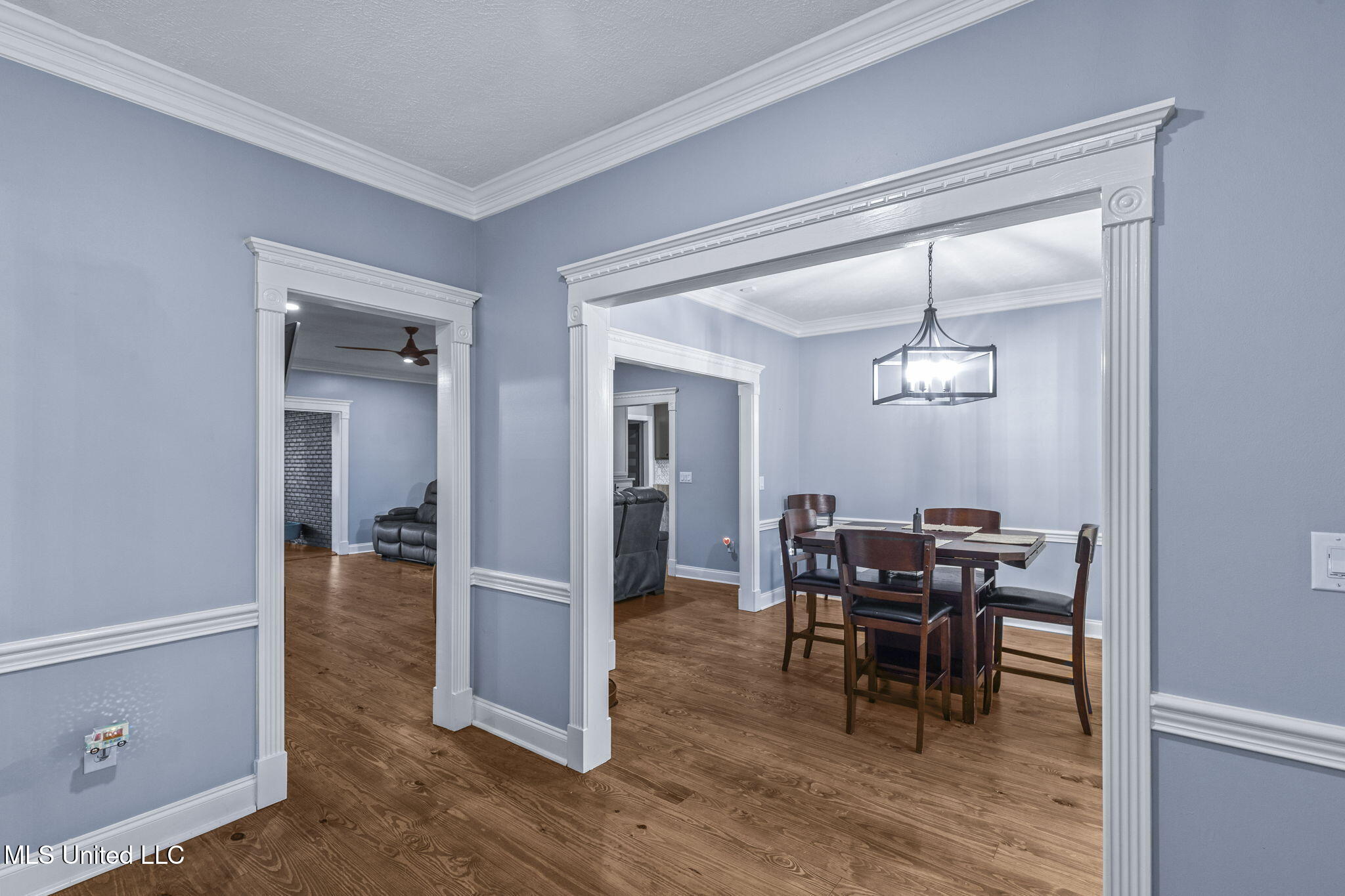 439 Ridge Circle Brandon, MS 39047 - Photo 22 of 106 Foyer to Dining