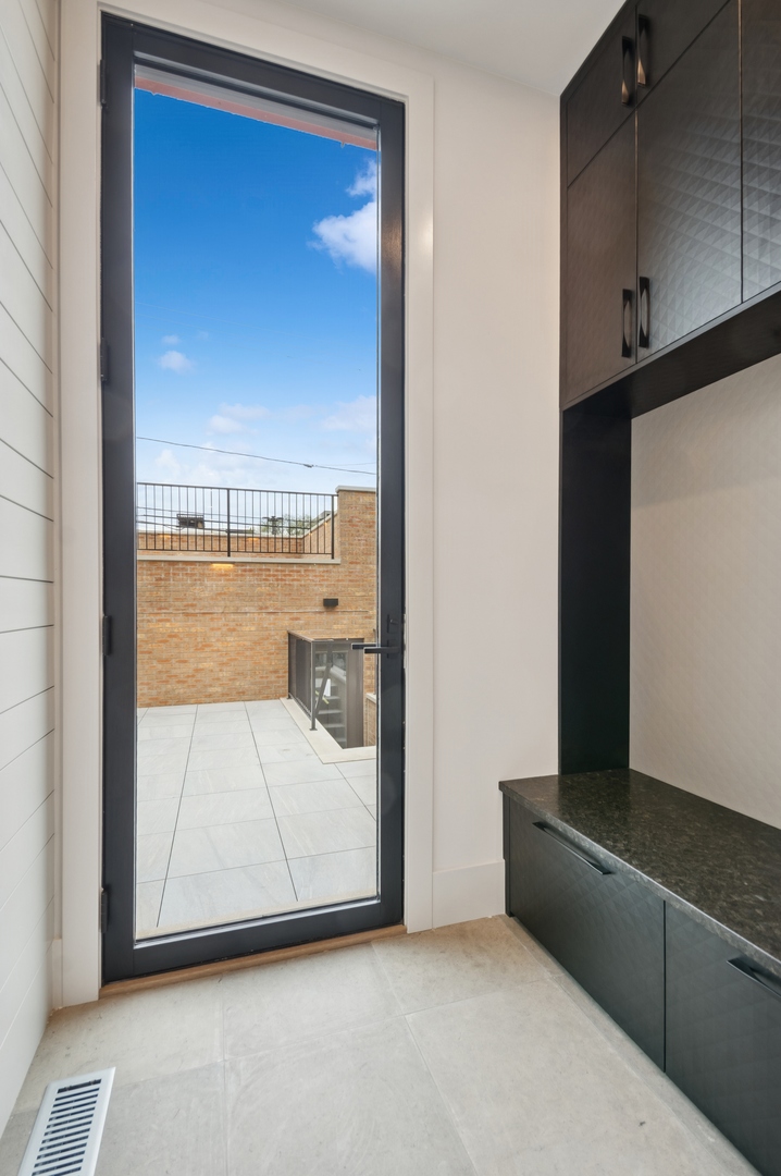 2434 West Superior Street Chicago, IL 60612 - Photo 21 of 51