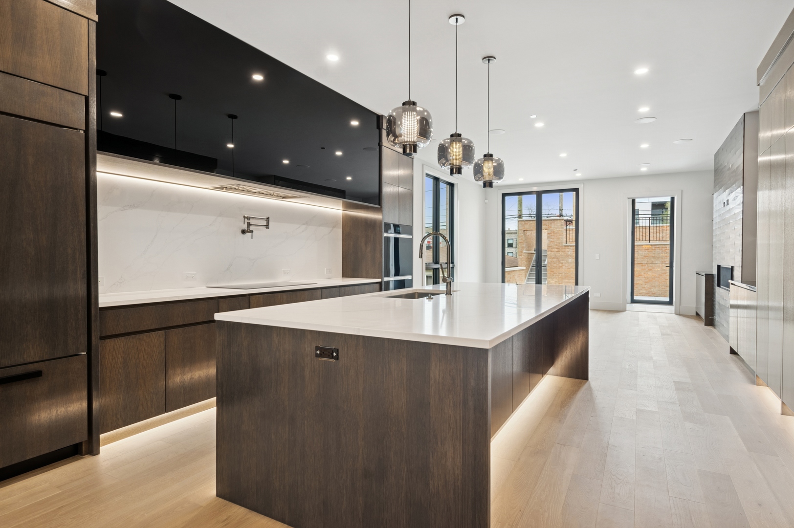 2434 West Superior Street Chicago, IL 60612 - Photo 5 of 51