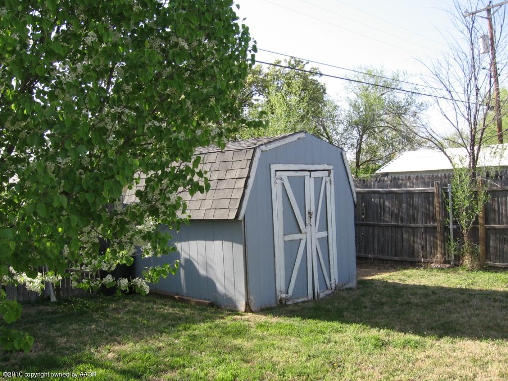 4620 South Hayden Street Amarillo, TX 79110 - Photo 4 of 12 a view of a backyard
