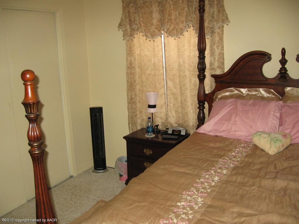 4620 South Hayden Street Amarillo, TX 79110 - Photo 10 of 12 a bedroom with a bed and a mirror