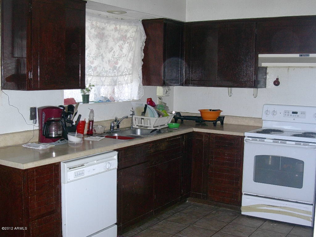 209 North Hawes Road Mesa, AZ 85207 - Photo 2 of 4 KITCHEN VIEW