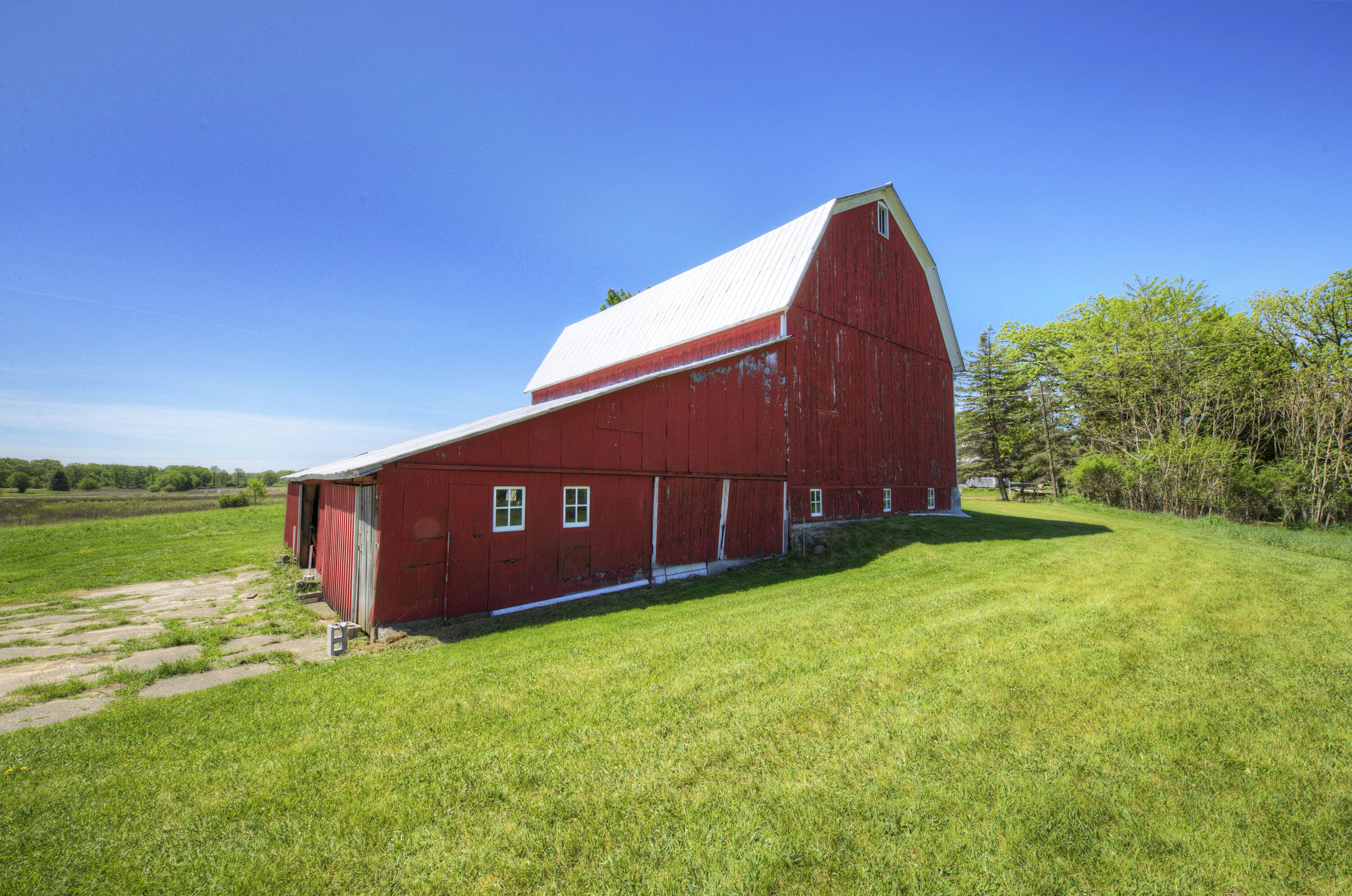 15610 Arnold Road Gregory, MI 48137 - Photo 74 of 90 Big barn back and side