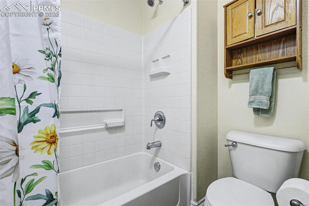 7858 Chasewood Loop Colorado Springs, CO 80908 - Photo 32 of 40 a bathroom with a bathtub sink and toilet