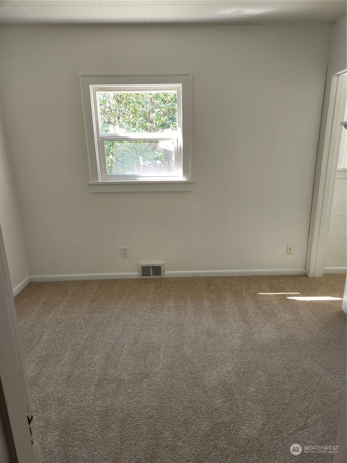 7426 Lower Ridge Road Everett, WA 98203 - Photo 19 of 28 an empty room with a window