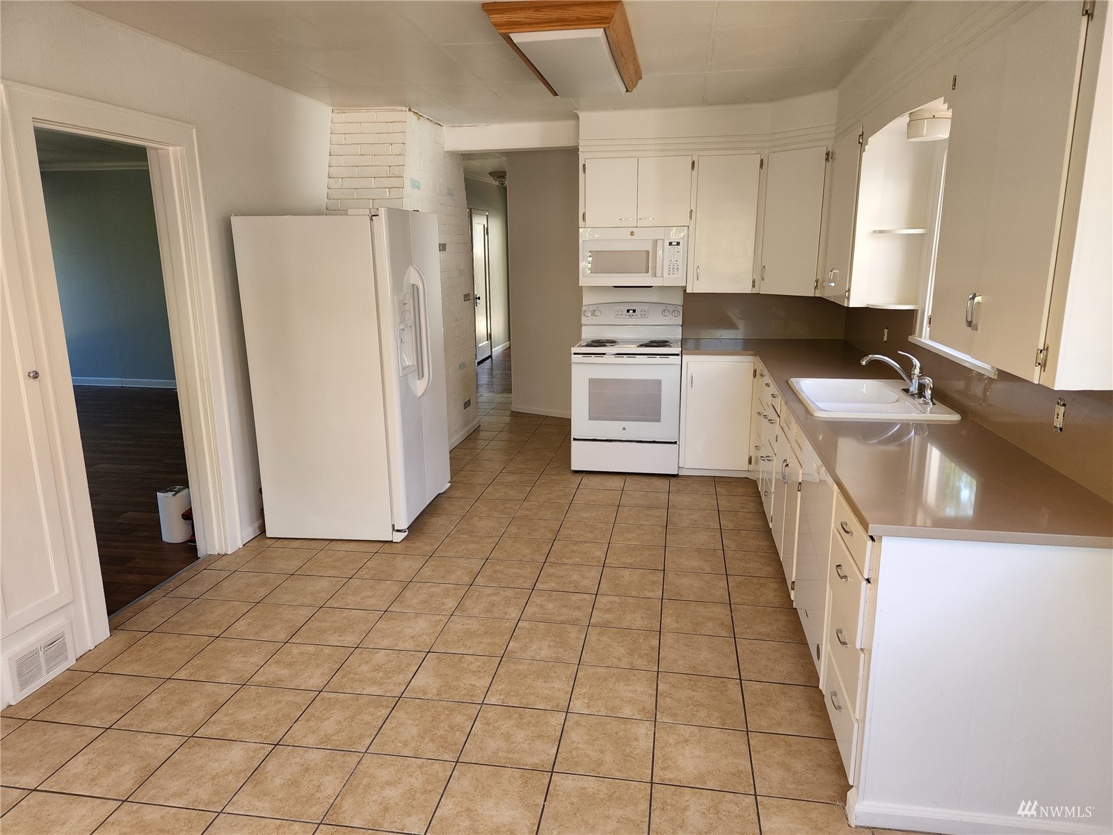 7426 Lower Ridge Road Everett, WA 98203 - Photo 8 of 28 a kitchen with stainless steel appliances a refrigerator sink and cabinets
