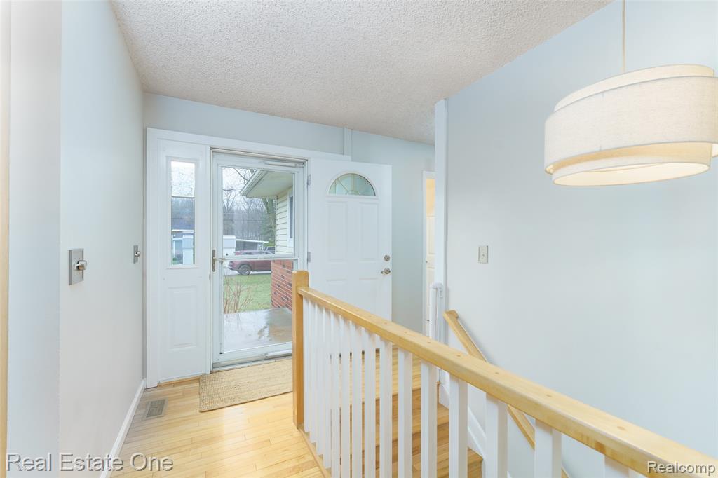 10846 Colony Pinckney, MI 48169 - Photo 18 of 58