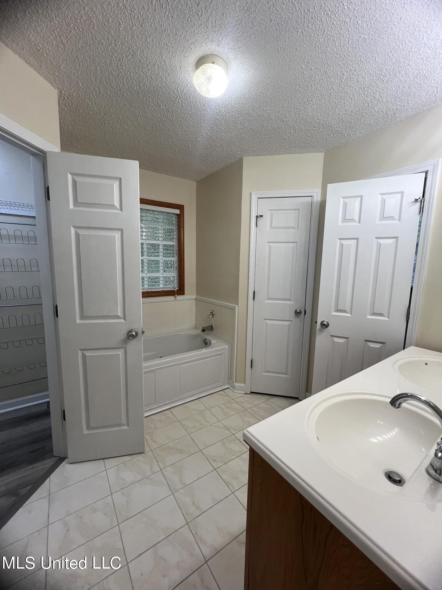 1421 Spruce Street Ocean Springs, MS 39564 - Photo 16 of 21 1421 Spruce 17