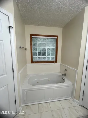 $1,775 | 1421 Spruce Street, Ocean Springs, MS 39564